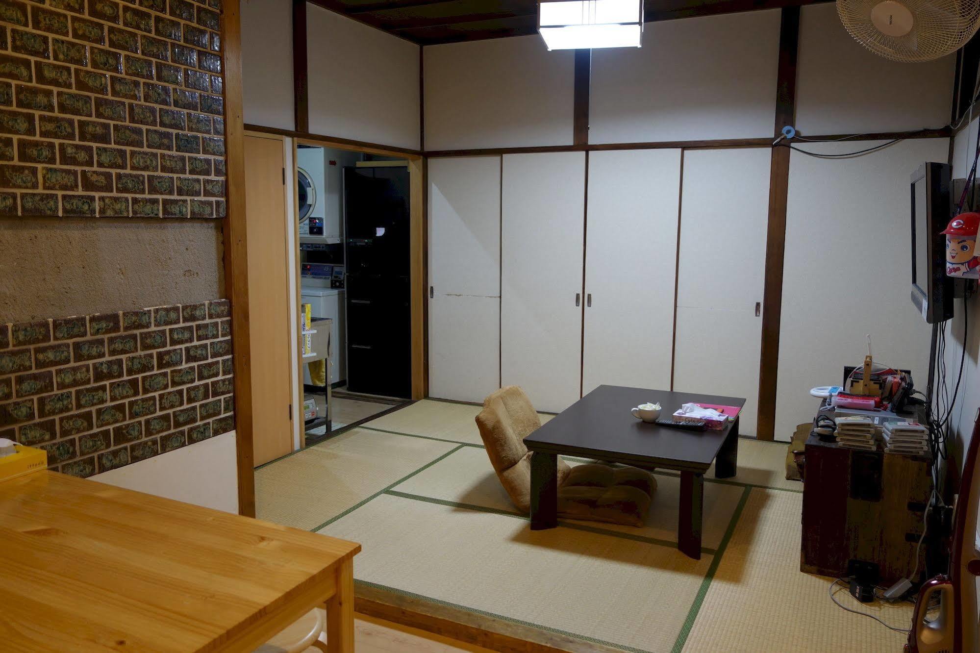 Guesthouse Akicafe Inn Hiroshima Extérieur photo